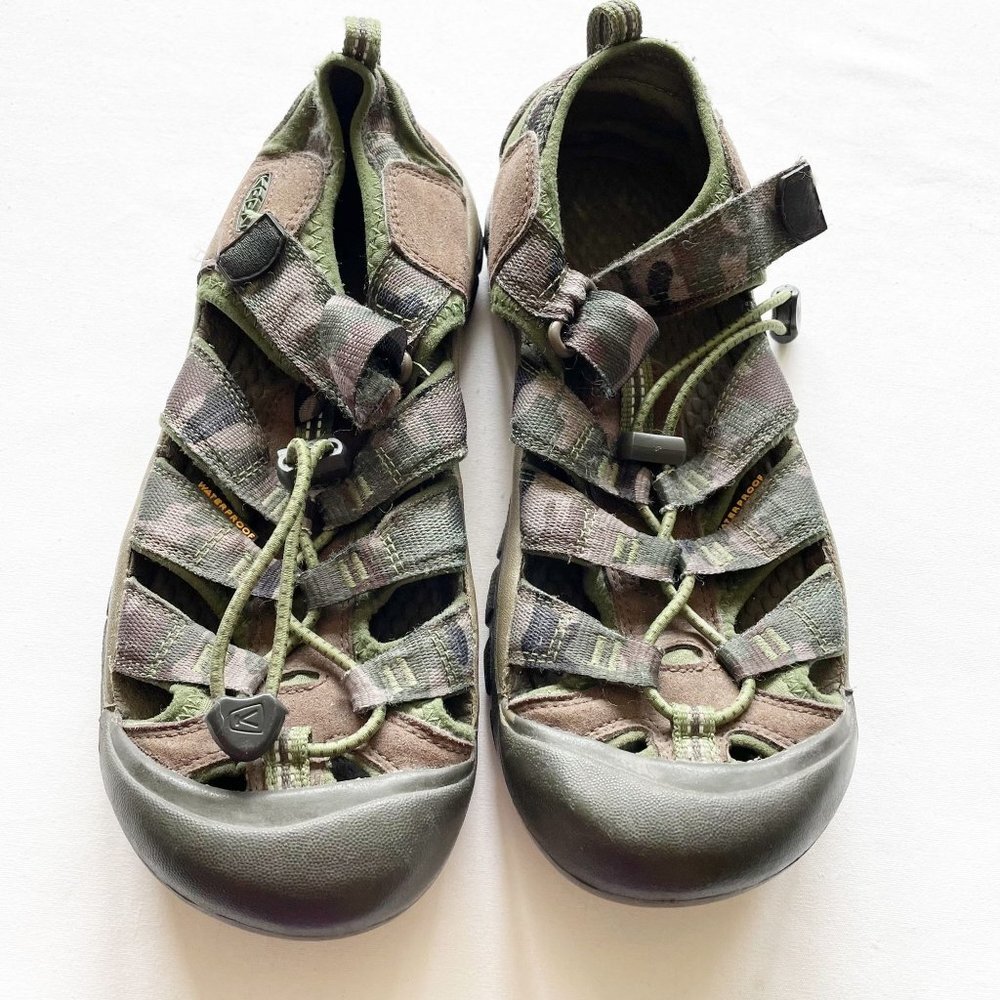 KEEN Green Camo Newport Fisherman Sandals Boys size 4